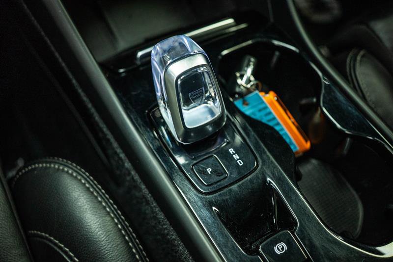Used 2023 Volvo XC40 B4 Ultimate FWD image 21