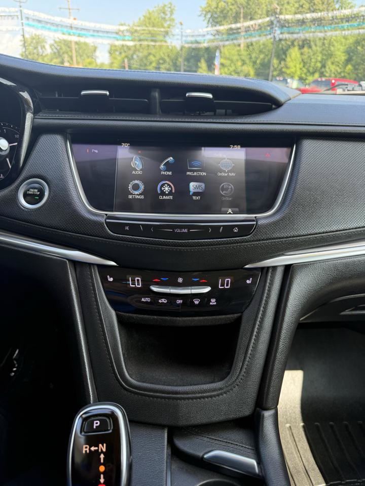 Used 2017 Cadillac XT5 Luxury w/ Driver Awareness Package FWD image 18