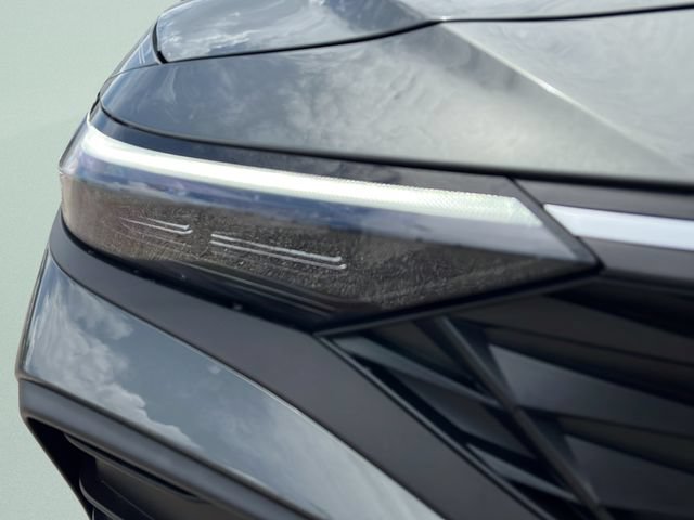 Certified 2025 Hyundai Elantra Sport FWD image 29