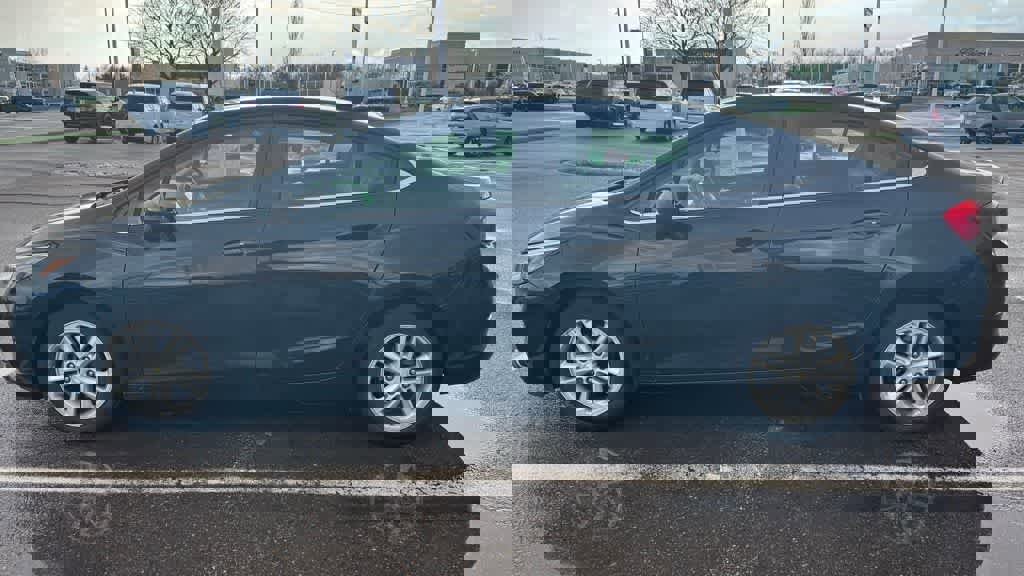 Used 2017 Chevrolet Cruze LT w/ Convenience Package FWD image 8