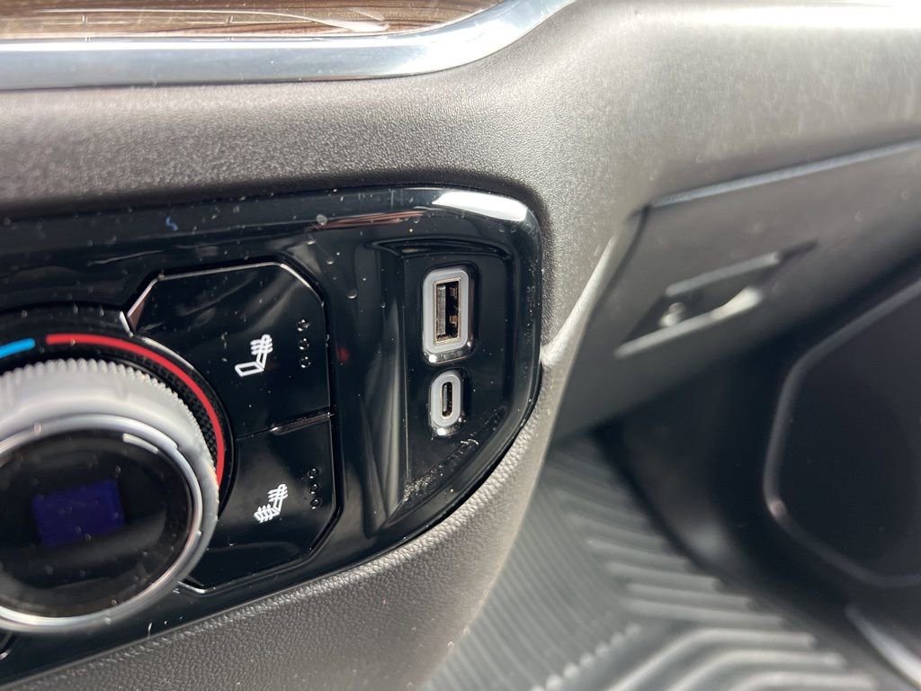Used 2024 Chevrolet Silverado 1500 LT image 33