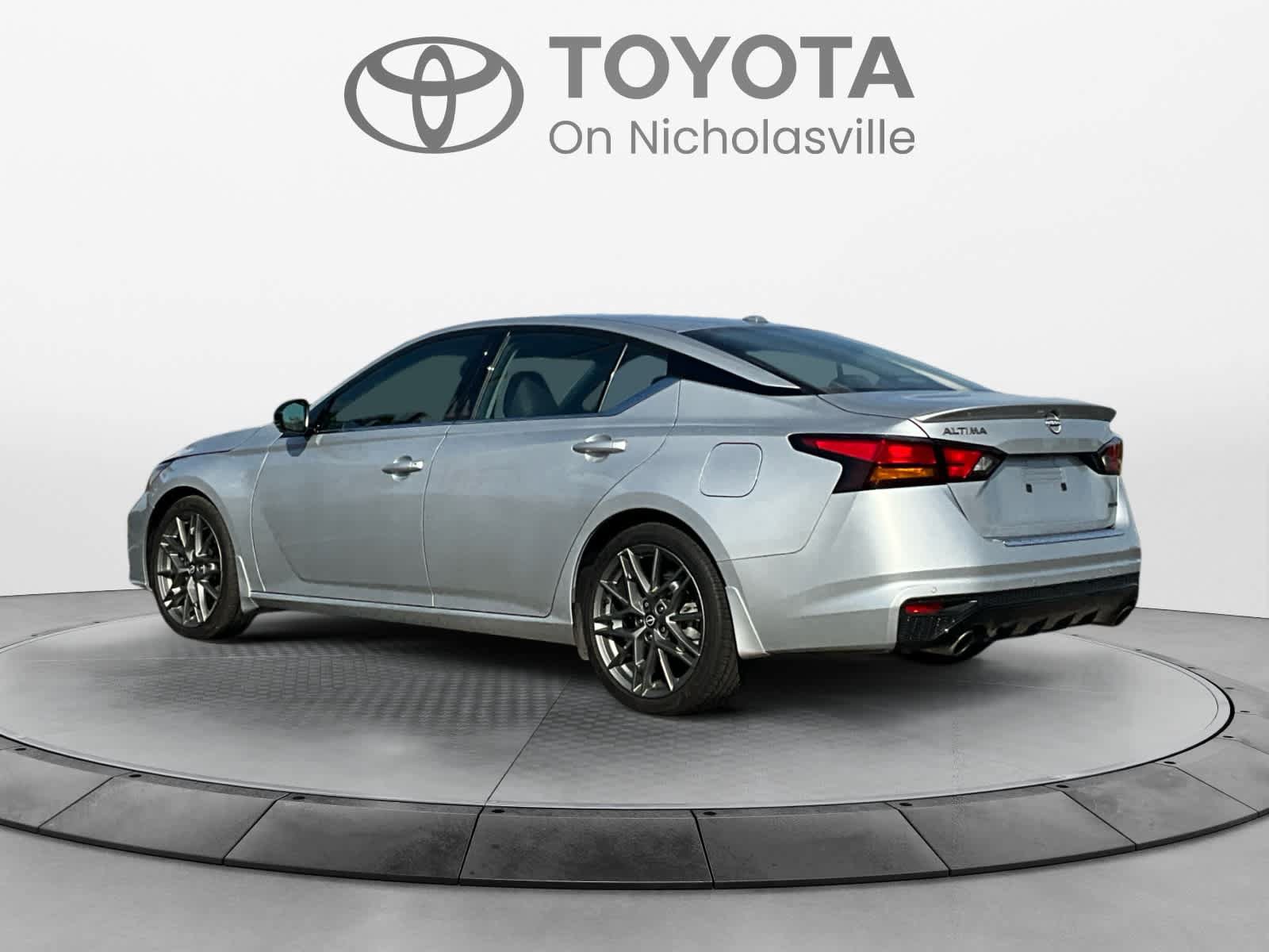 Used 2023 Nissan Altima 2.0 SR FWD image 3