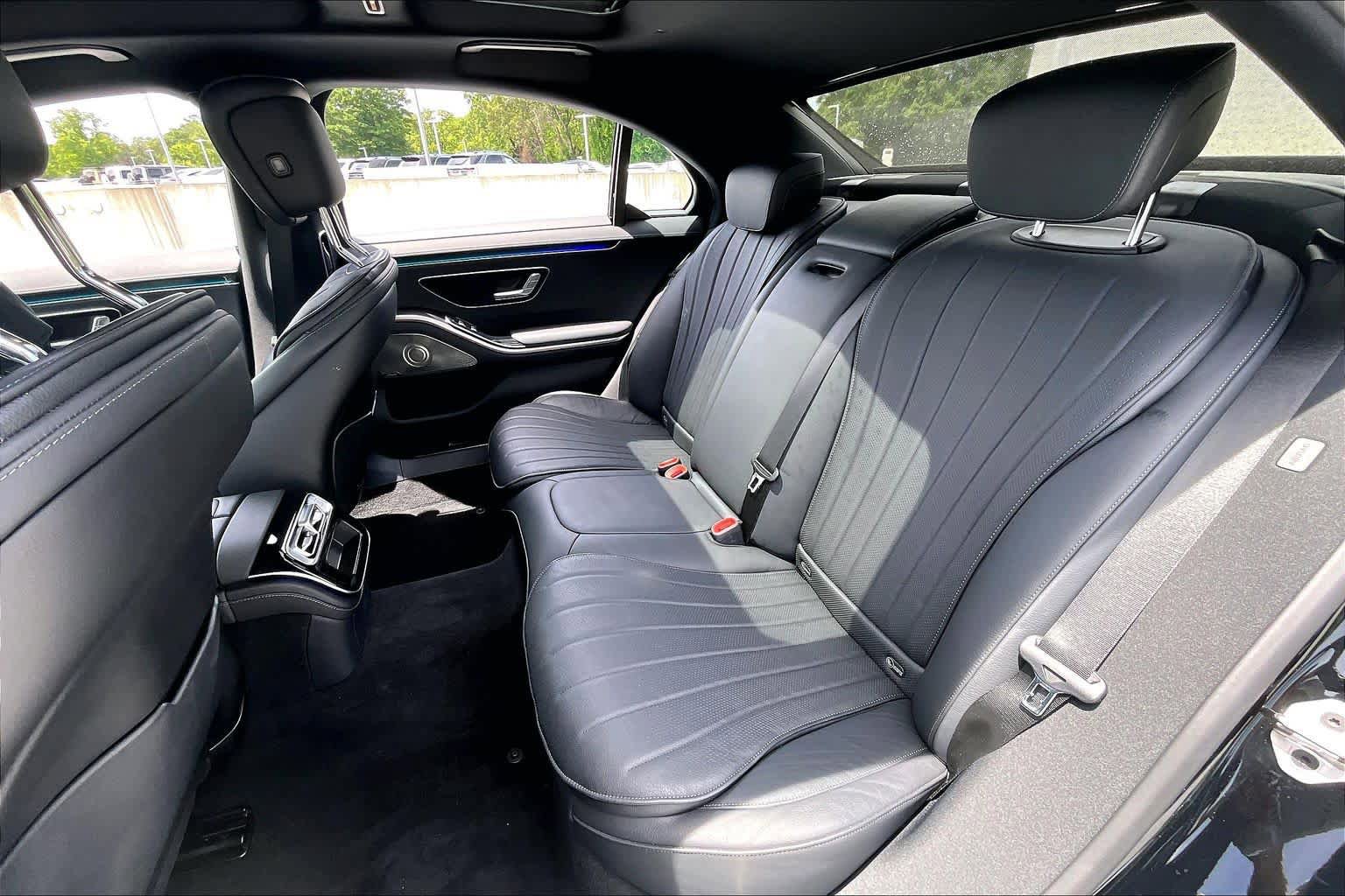 Used 2022 Mercedes-Benz S 500 4MATIC w/ AMG Line Package image 21