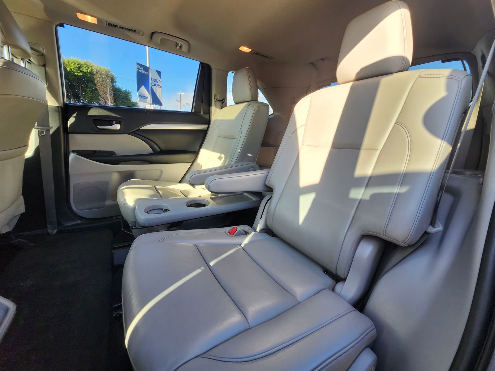 Used 2019 Toyota Highlander XLE FWD image 11