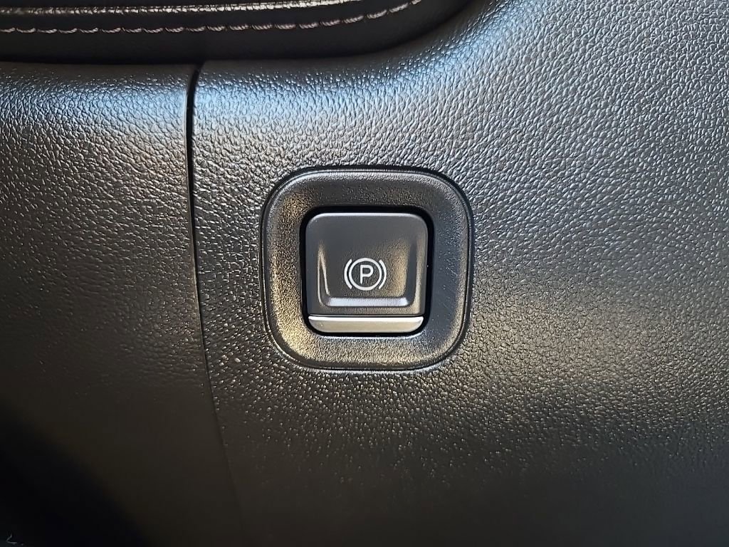 Used 2021 GMC Sierra 1500 Denali w/ Driver Alert Package II image 21