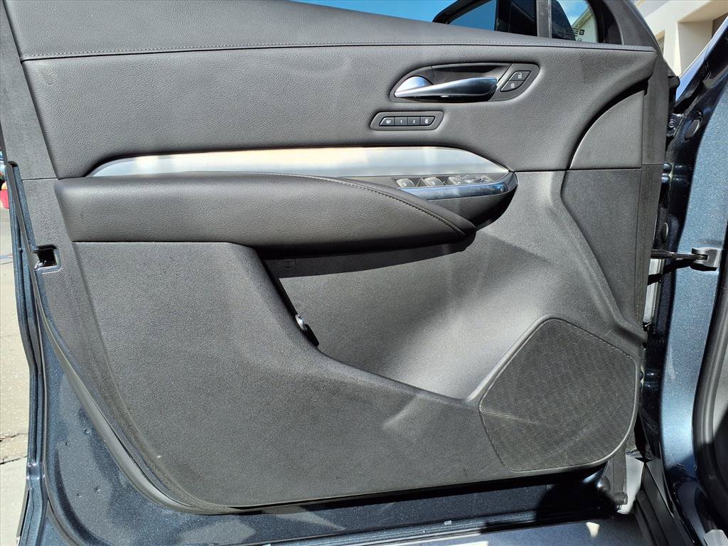 Used 2020 Cadillac XT4 Premium Luxury w/ Enhanced Visibility Package FWD image 18