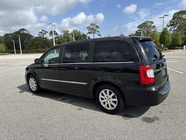 Used 2016 Chrysler Town & Country Touring image 5