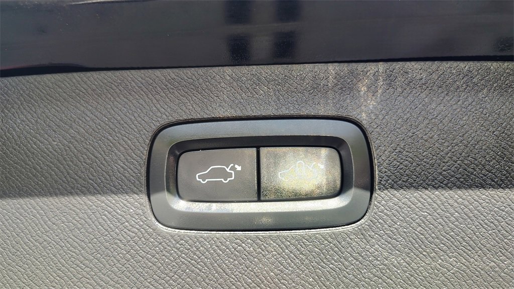 Used 2023 Volvo XC90 B6 Plus w/ Protection Package Premier image 35