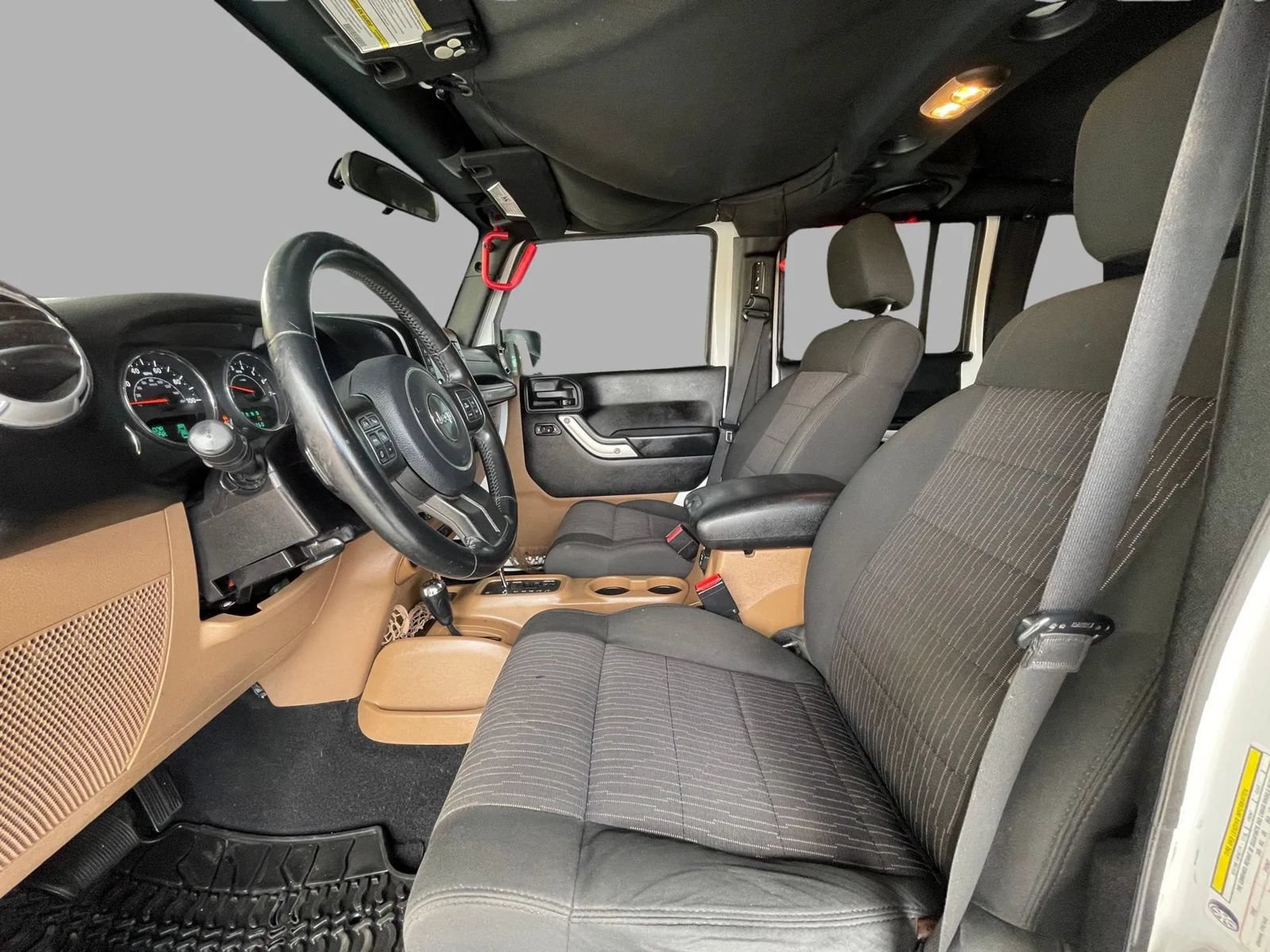 Used 2011 Jeep Wrangler Unlimited Sahara w/ Connectivity Group AWD/4WD image 23