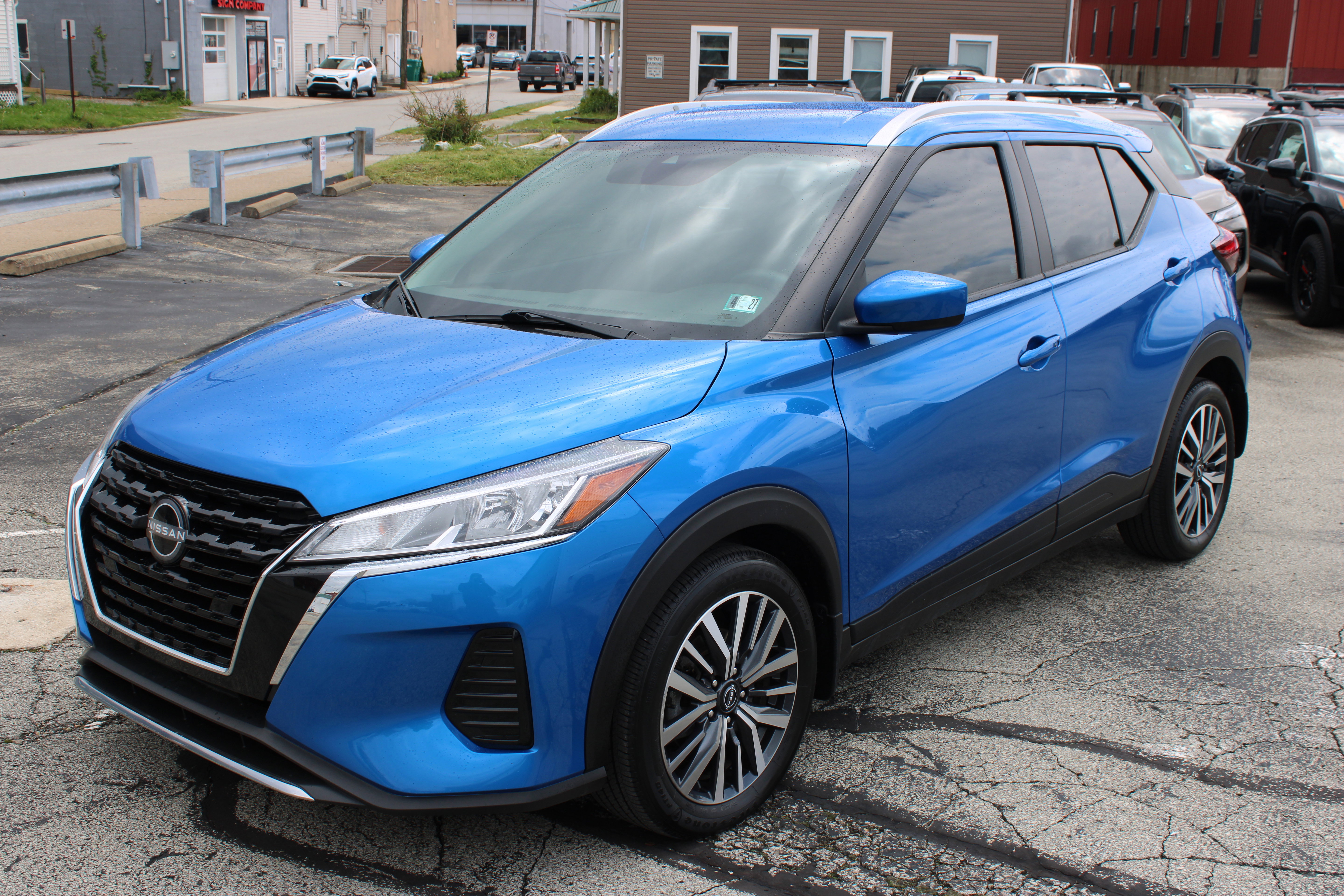 Certified 2023 Nissan Kicks SV FWD image 1