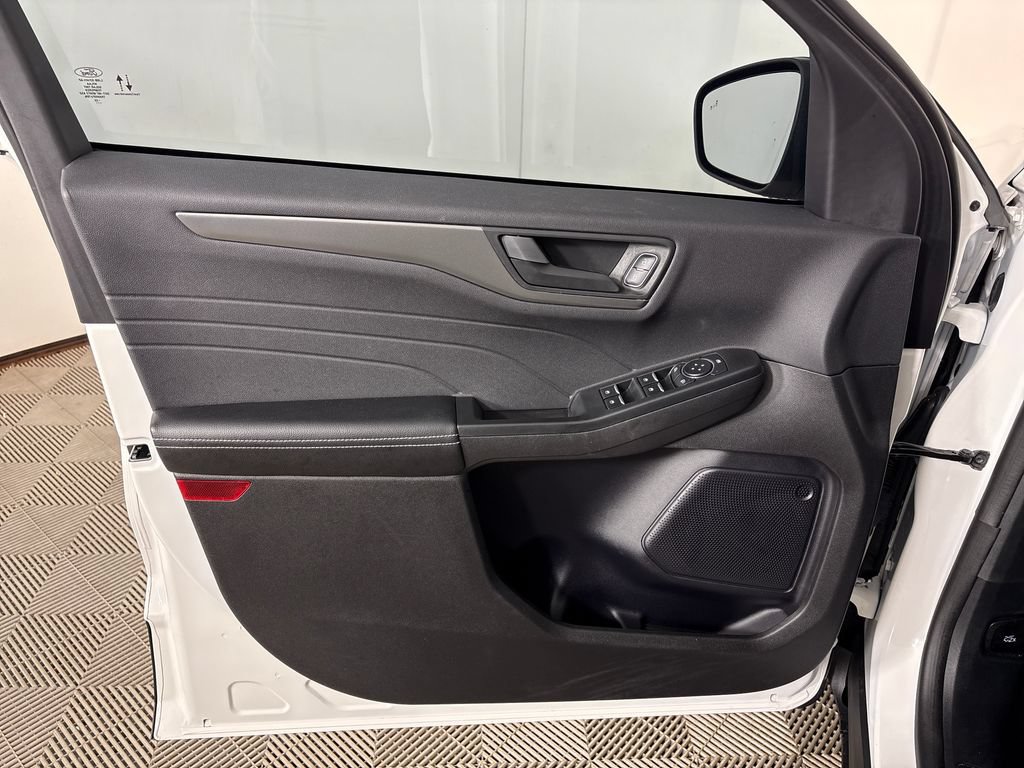 Certified 2023 Ford Escape Active AWD/4WD image 15