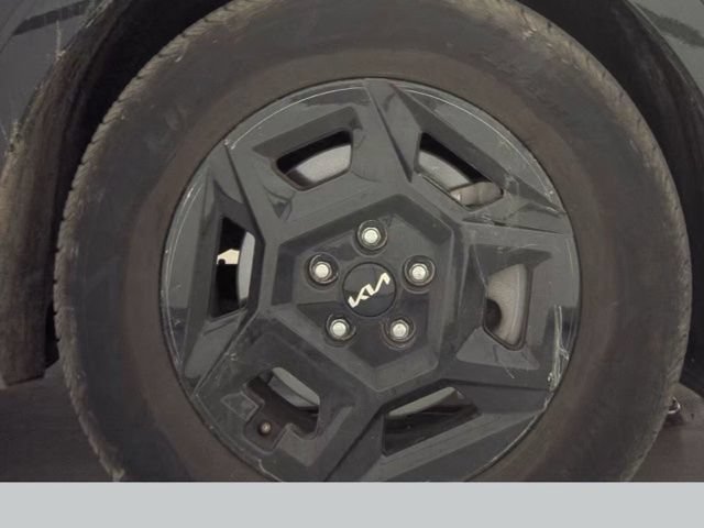 Used 2025 Kia Carnival FWD image 21