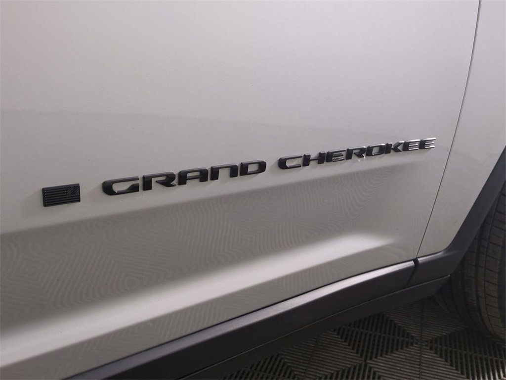 Used 2024 Jeep Grand Cherokee Altitude image 31