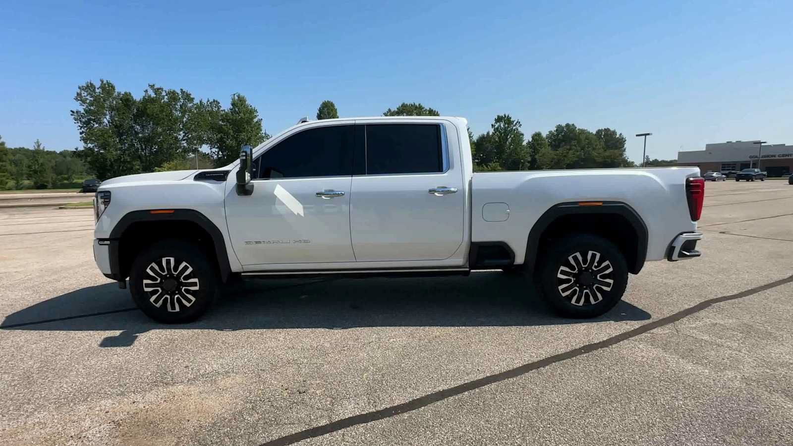 Certified 2025 GMC Sierra 2500 Denali Ultimate AWD/4WD image 5