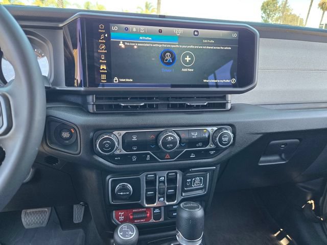 Used 2025 Jeep Gladiator Sport AWD/4WD image 21