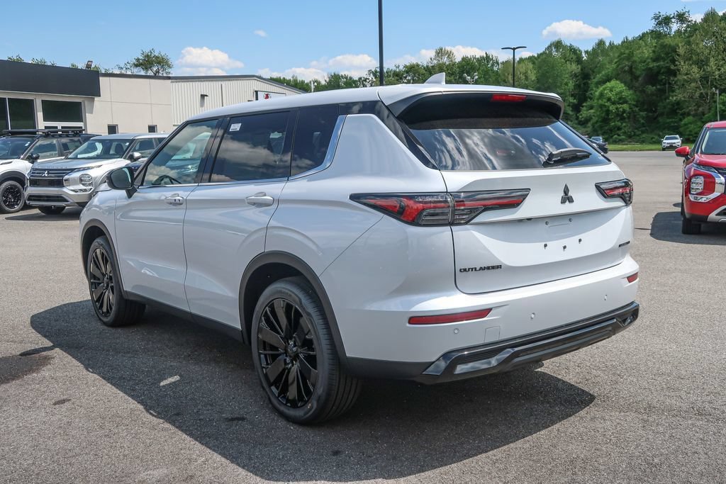 New 2026 Mitsubishi Outlander LE AWD/4WD image 14