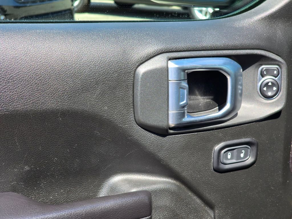 Used 2021 Jeep Gladiator Sport image 39