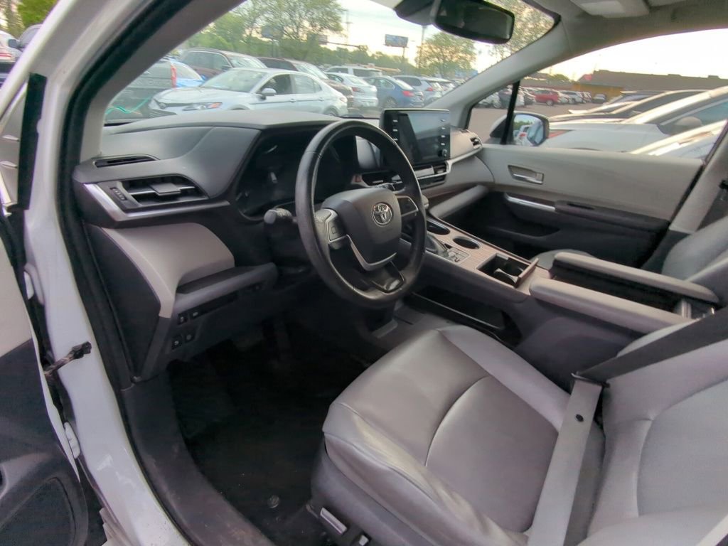 Used 2022 Toyota Sienna XLE AWD/4WD image 7