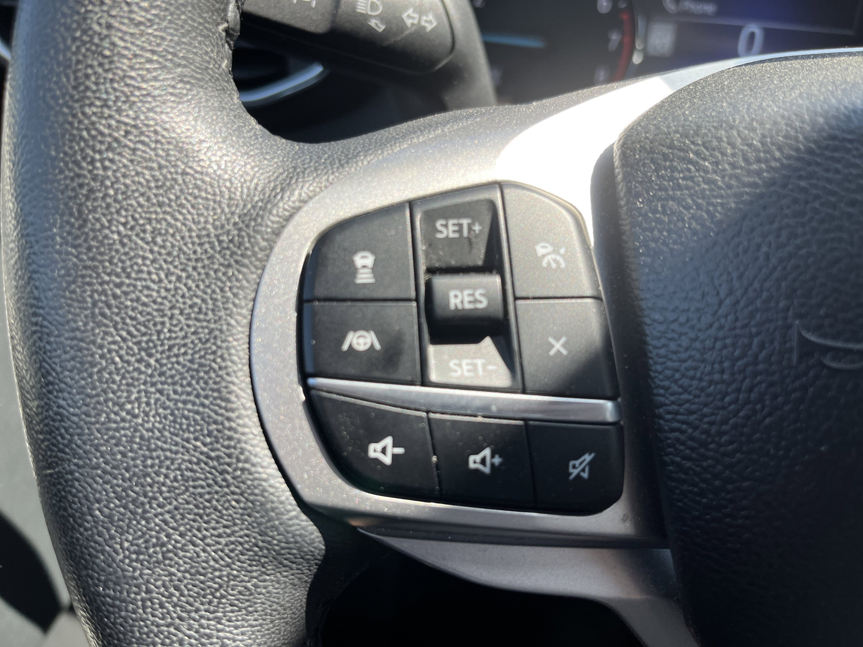 Used 2023 Ford Explorer XLT AWD/4WD image 24