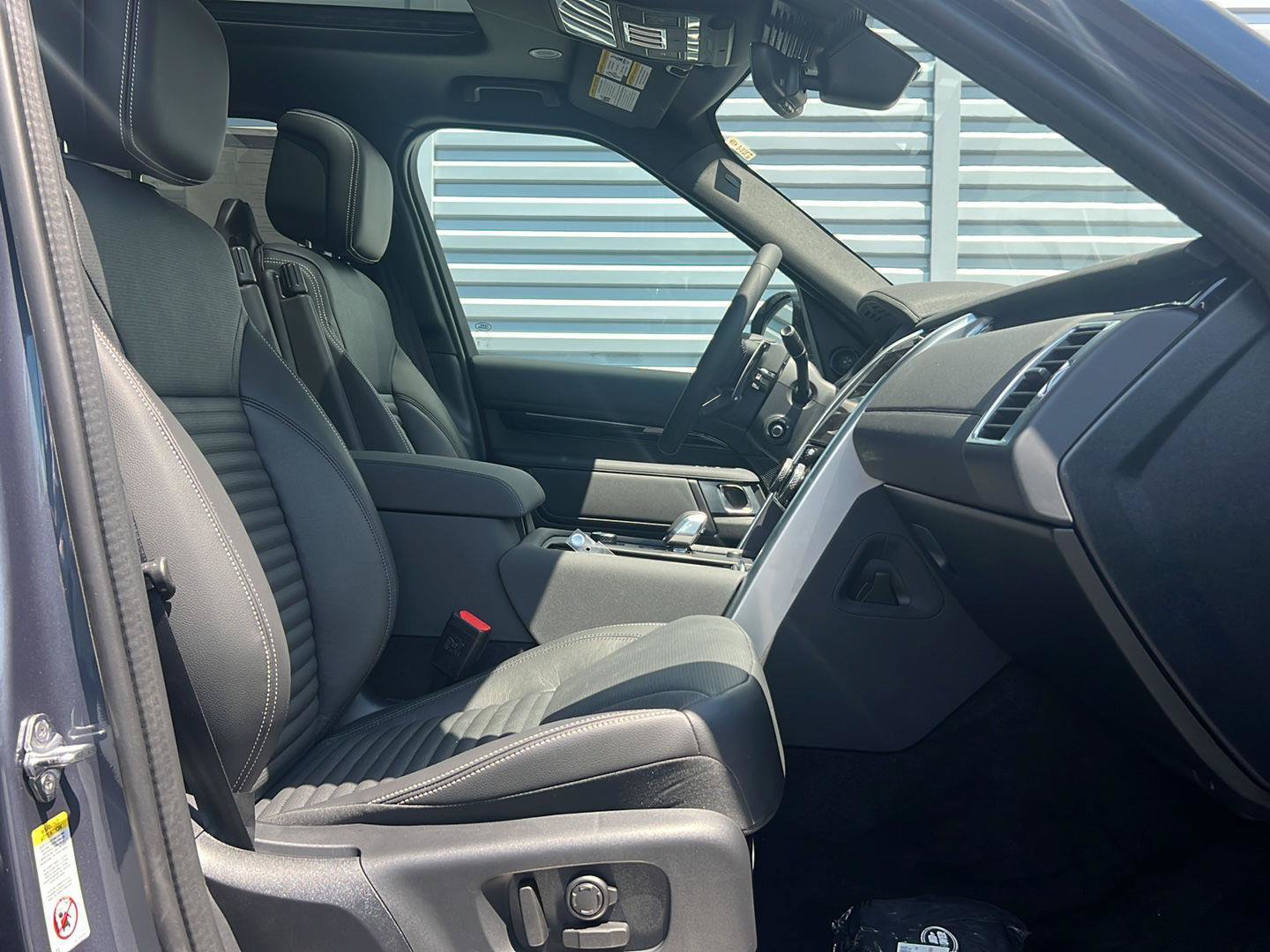 New 2026 Land Rover Discovery S AWD/4WD image 27