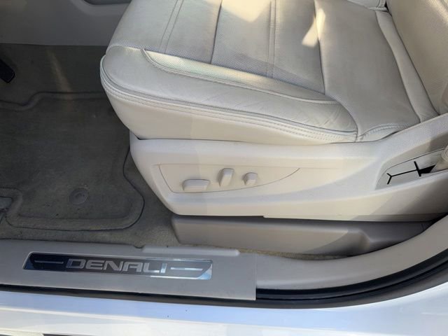Used 2016 GMC Yukon Denali w/ Open Road Package AWD/4WD image 30