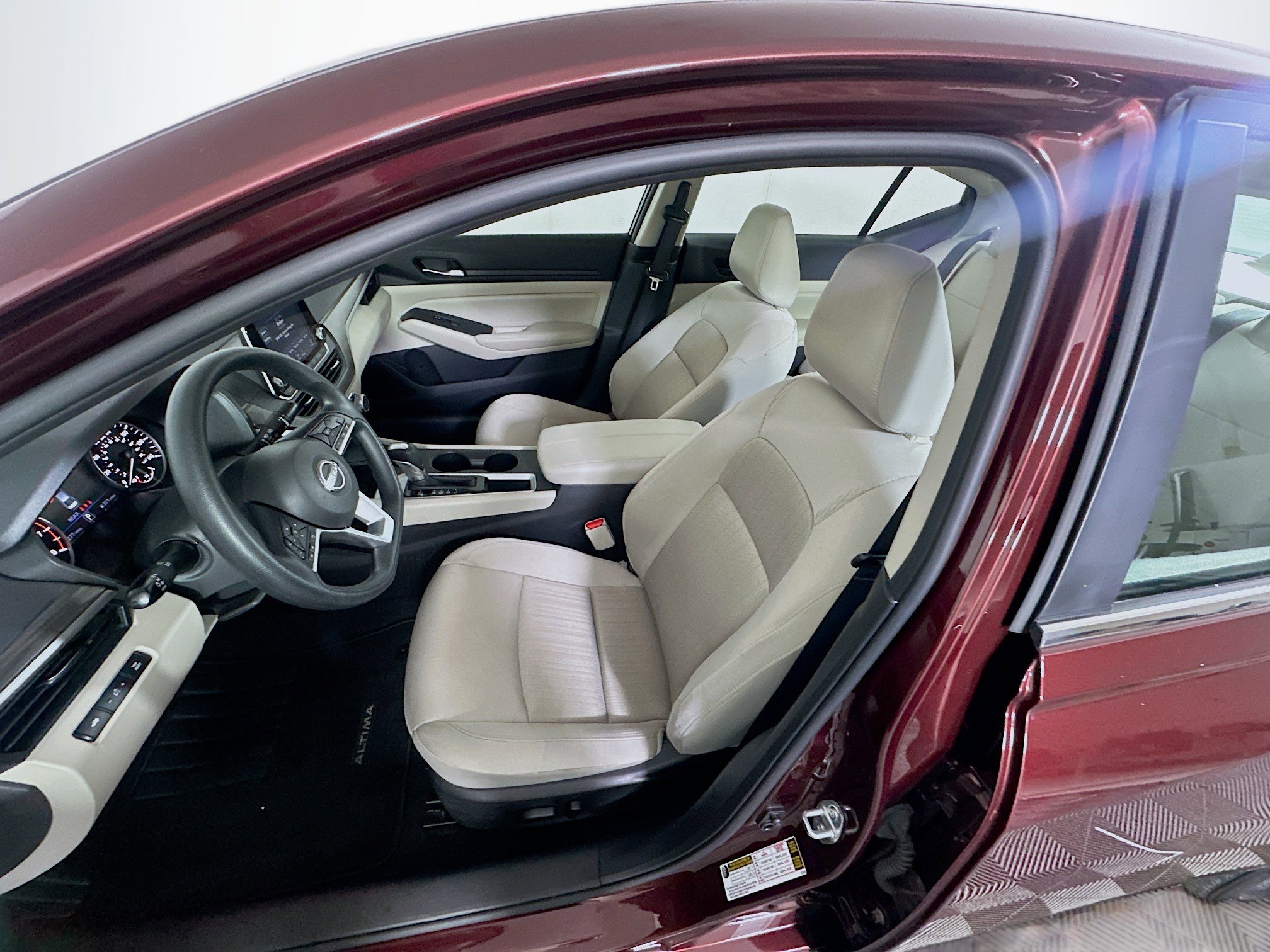 Used 2025 Nissan Altima 2.5 SV image 13