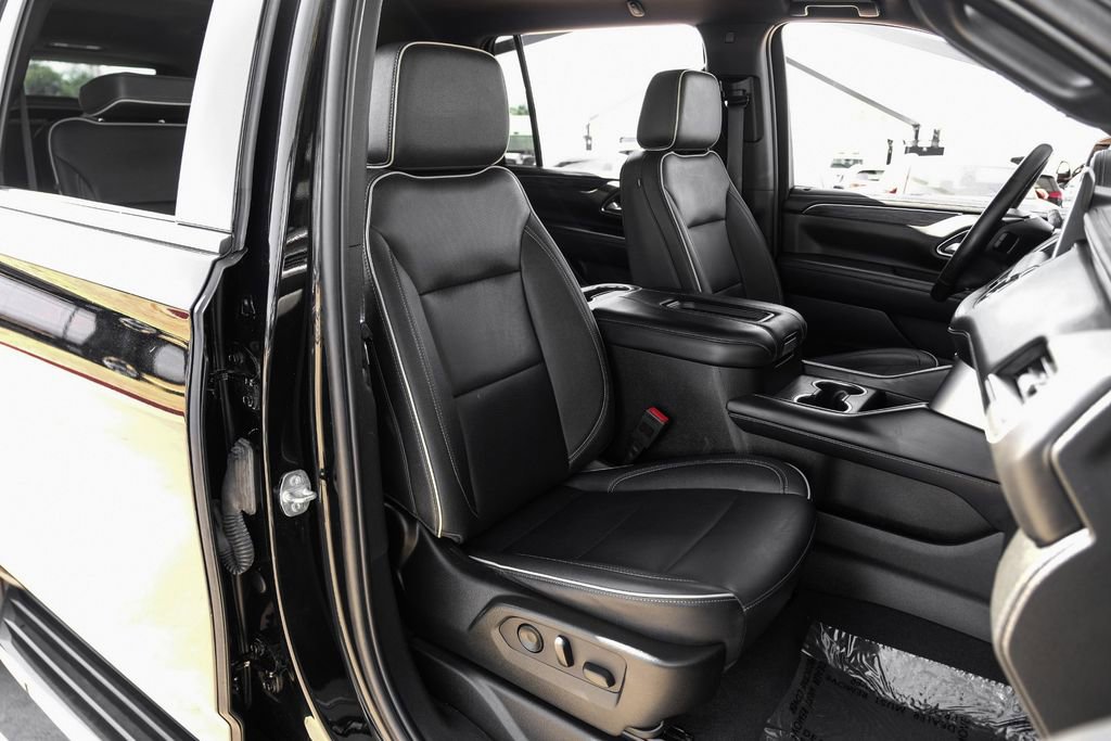 Used 2024 Chevrolet Suburban Premier image 30