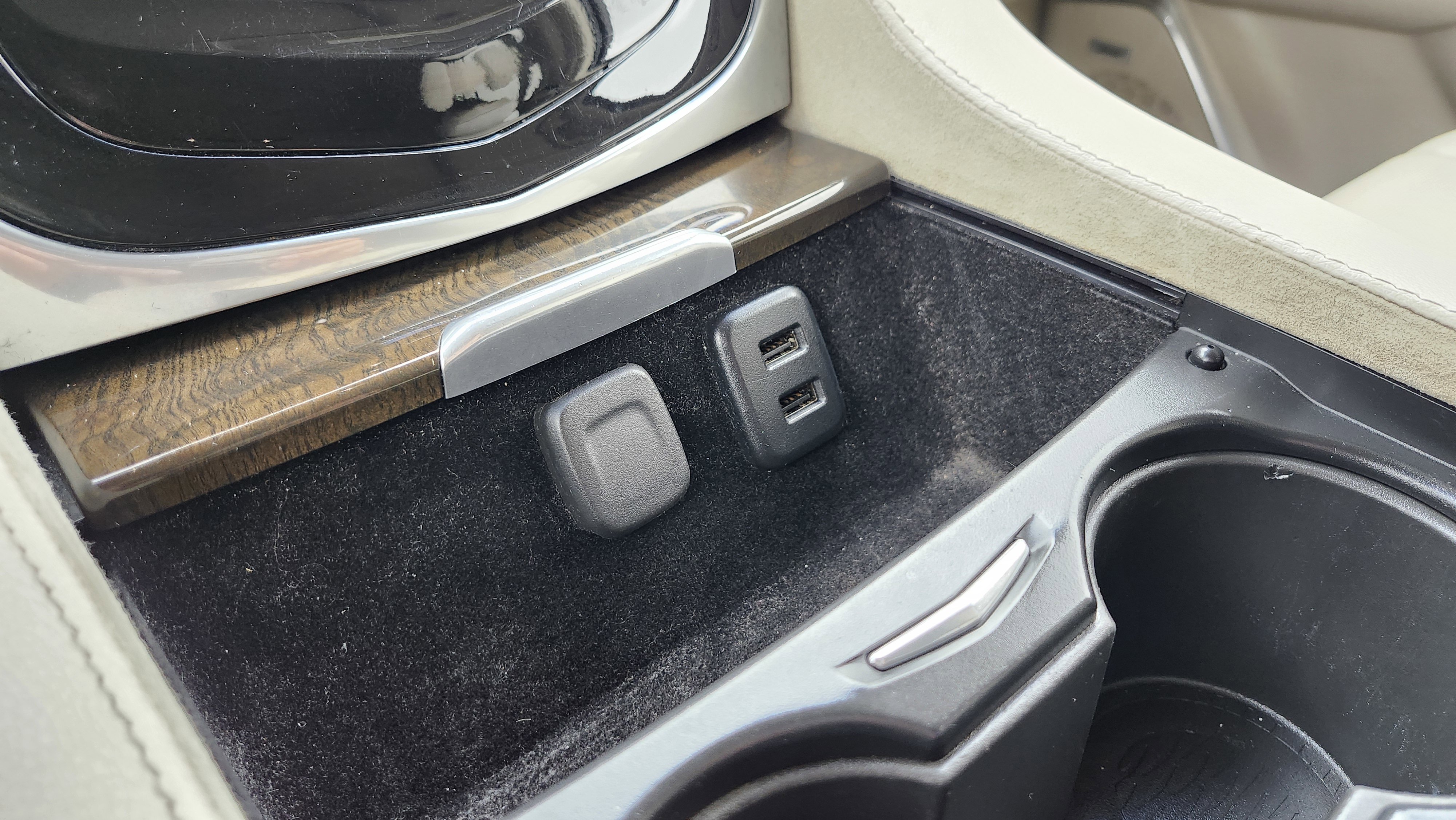 Used 2018 Cadillac Escalade ESV Premium Luxury image 12