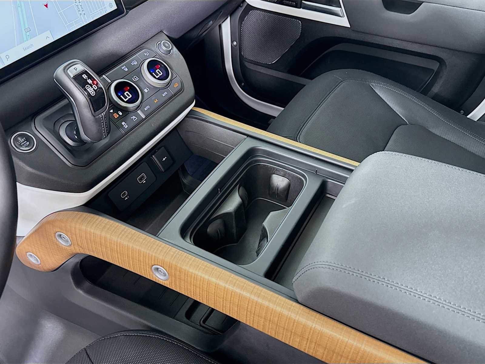 Used 2023 Land Rover Defender 110 X-Dynamic SE image 20