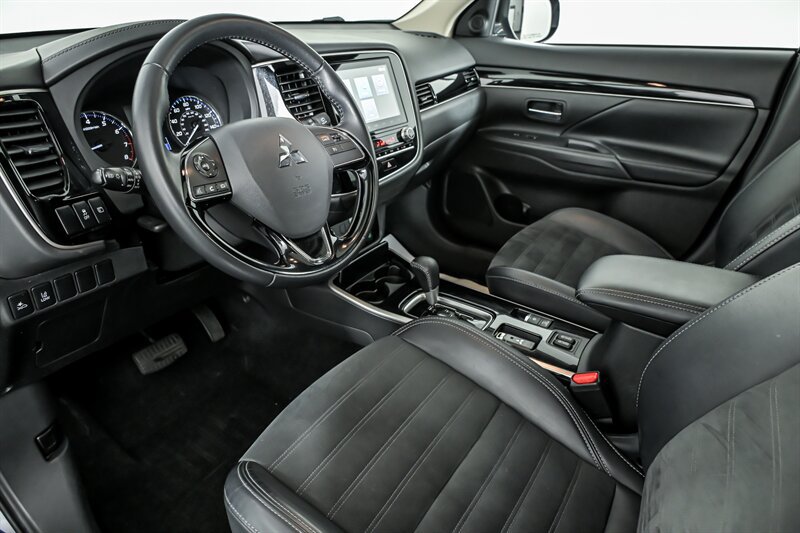 Used 2020 Mitsubishi Outlander SE FWD image 14