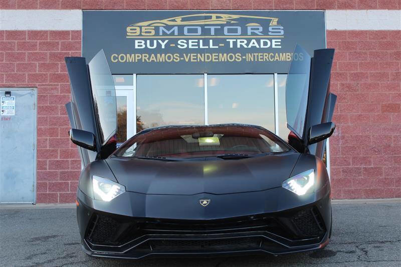 Used 2018 Lamborghini Aventador S image 7