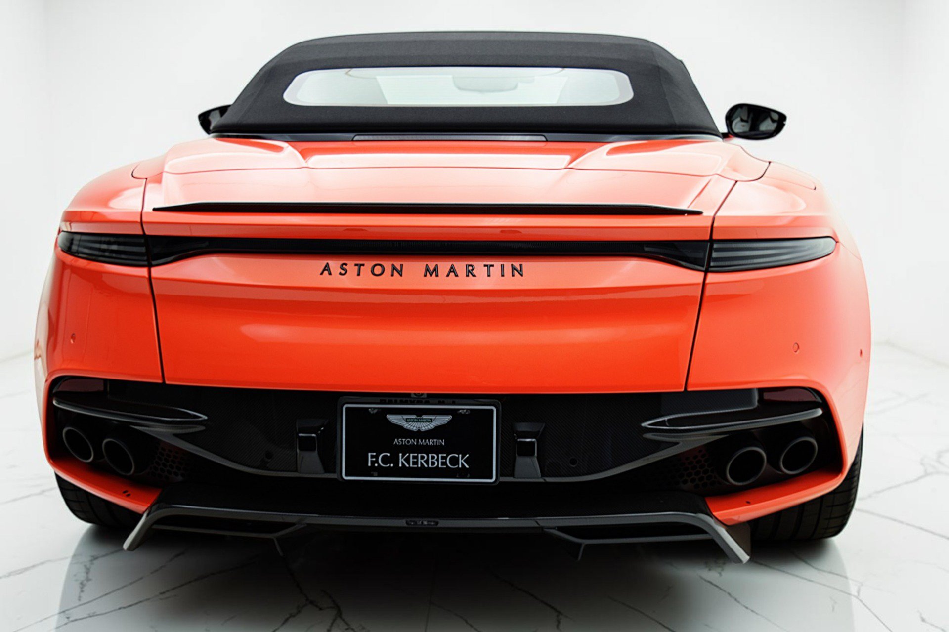 Used 2023 Aston Martin DBS Superleggera Volante RWD image 23