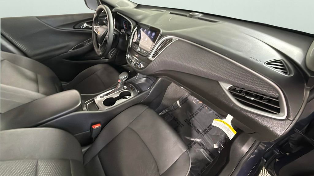 Used 2025 Chevrolet Malibu RS FWD image 31