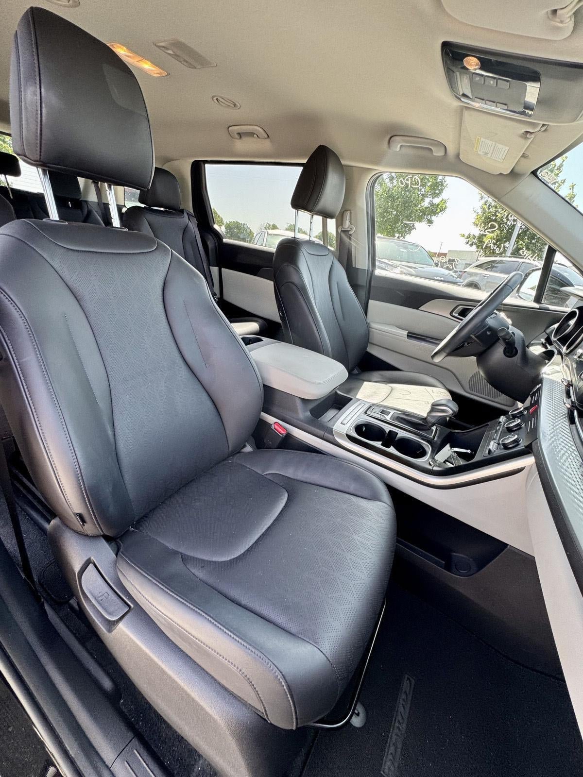 Certified 2024 Kia Carnival LX FWD image 17