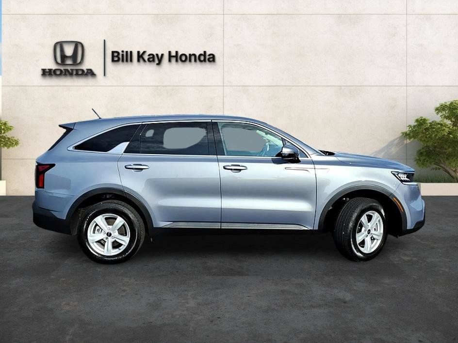 Used 2023 Kia Sorento LX AWD/4WD image 2