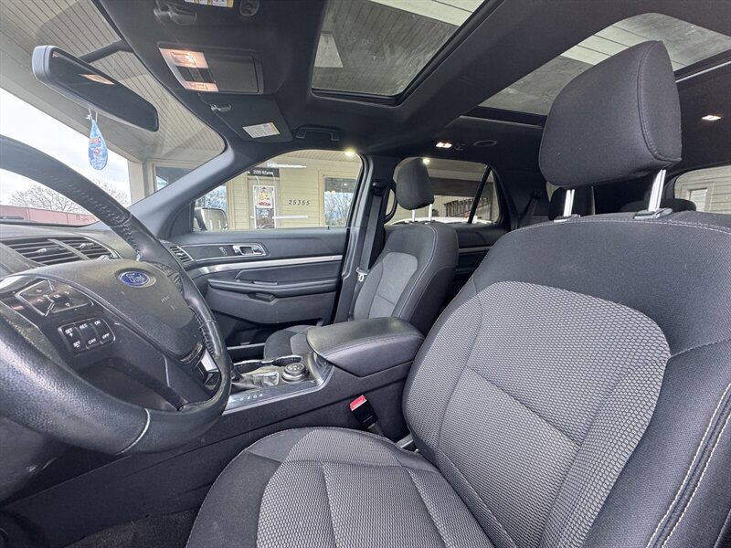 Used 2019 Ford Explorer XLT w/ Equipment Group 201A image 11