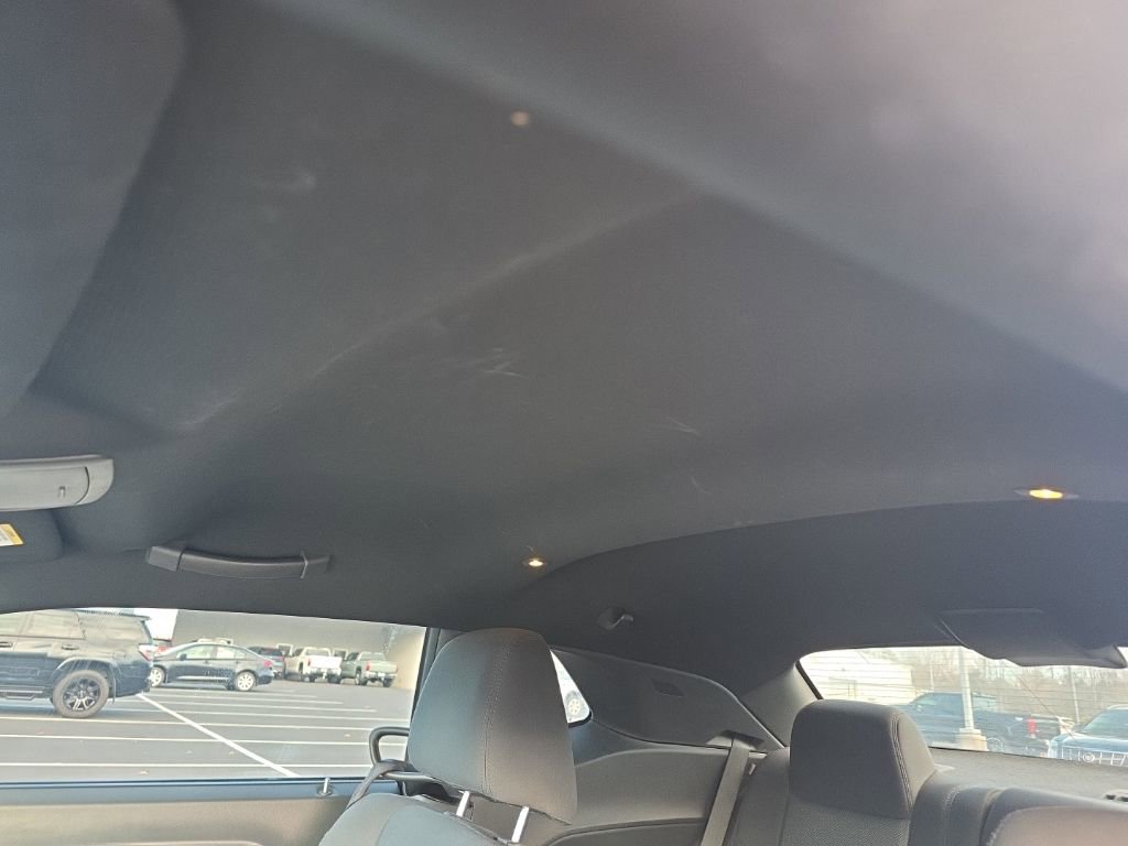 Used 2012 Dodge Challenger SXT image 19