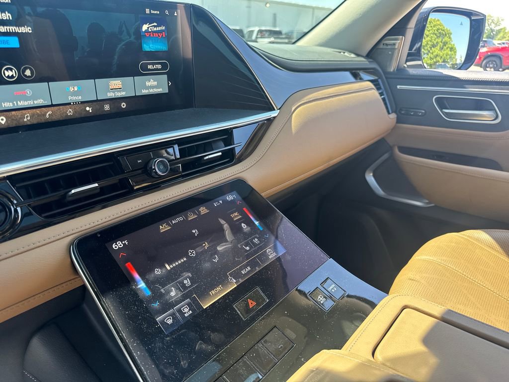 Used 2025 INFINITI QX80 Sensory image 19