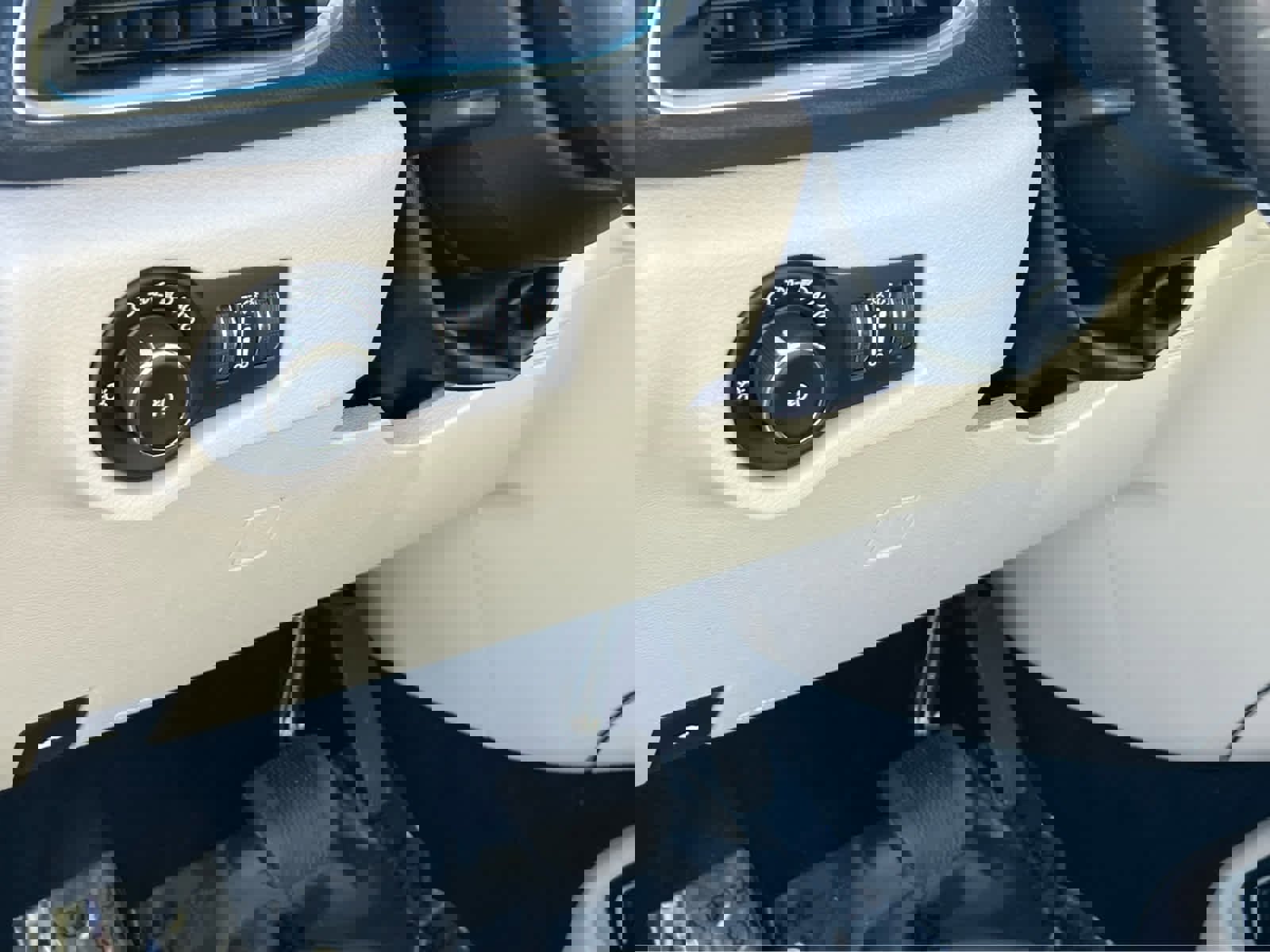 Used 2020 Chrysler Pacifica Limited image 27