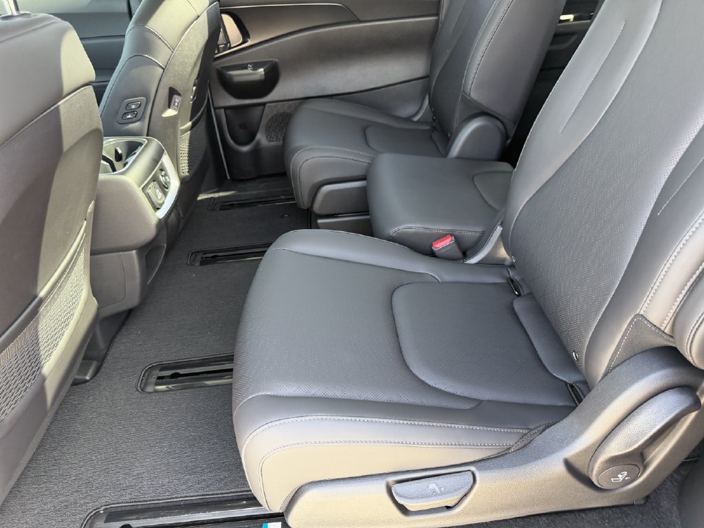 New 2026 Kia Carnival SX w/ SX Dark Edition Package FWD image 19