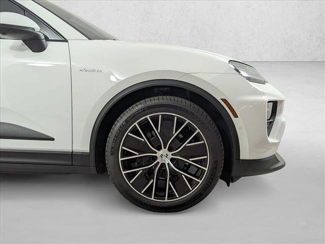 Used 2025 Porsche Macan Electric RWD image 11