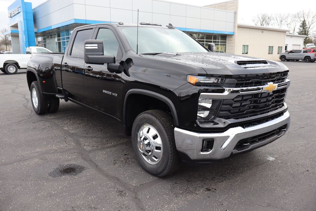 New 2026 Chevrolet Silverado 3500 LT image 2