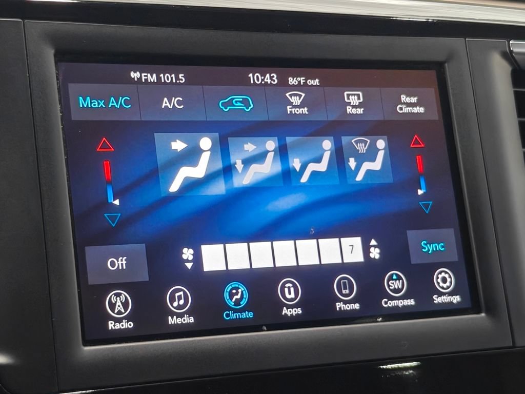 Used 2020 Chrysler Voyager L FWD image 32