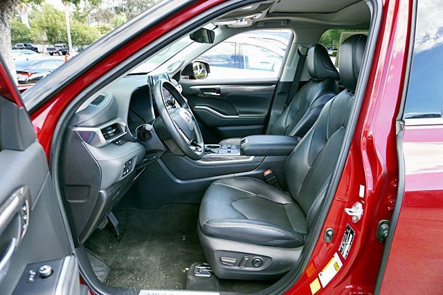 Used 2023 Toyota Highlander Limited FWD image 21