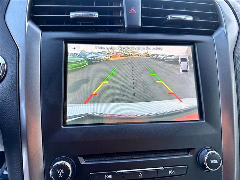 Used 2017 Ford Fusion SE w/ Fusion SE Technology Package image 20