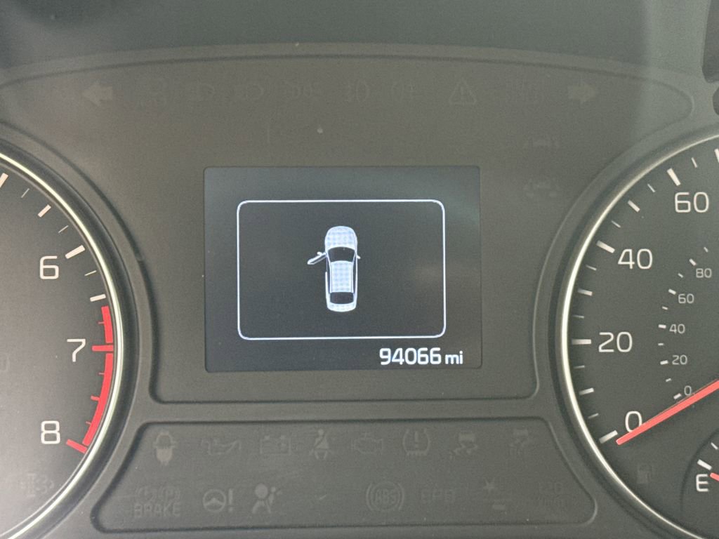 Used 2018 Kia Optima S w/ 18" Alloy Wheels Package image 10