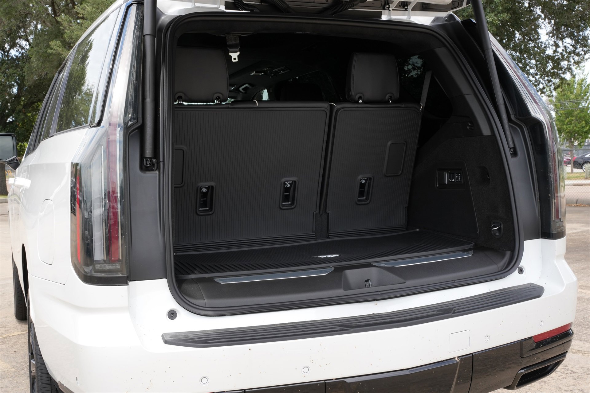 New 2025 Cadillac Escalade Sport Platinum w/ LPO, ONYX Package image 22