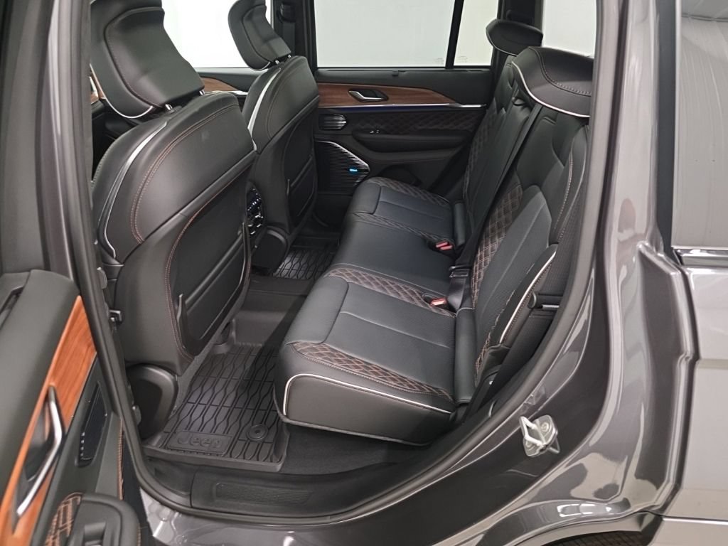 New 2026 Jeep Grand Cherokee Summit AWD/4WD image 12