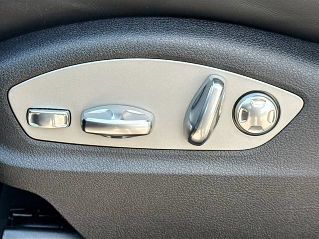 Certified 2025 Porsche Macan AWD/4WD image 25