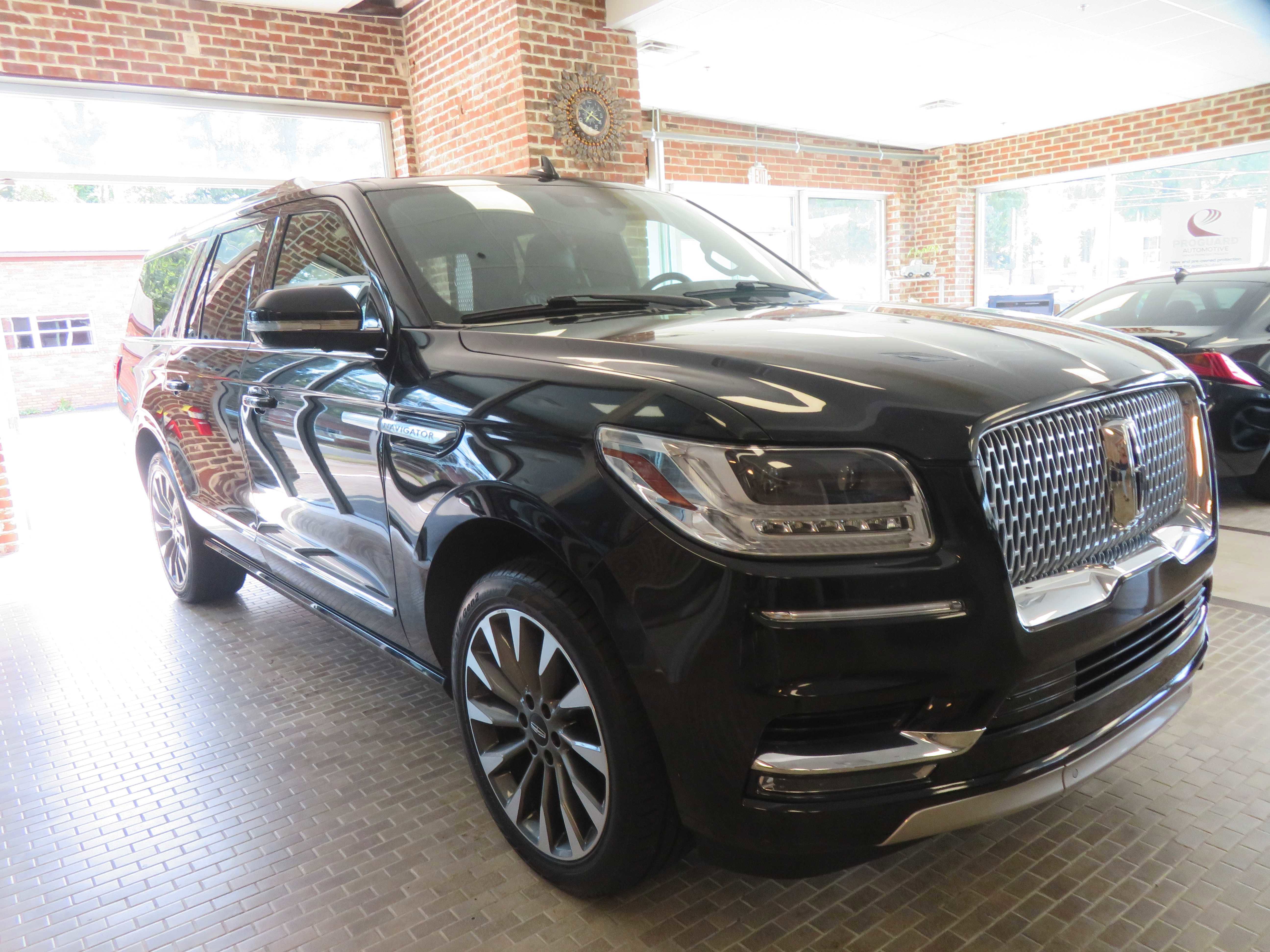 Used 2020 Lincoln Navigator L Reserve image 3